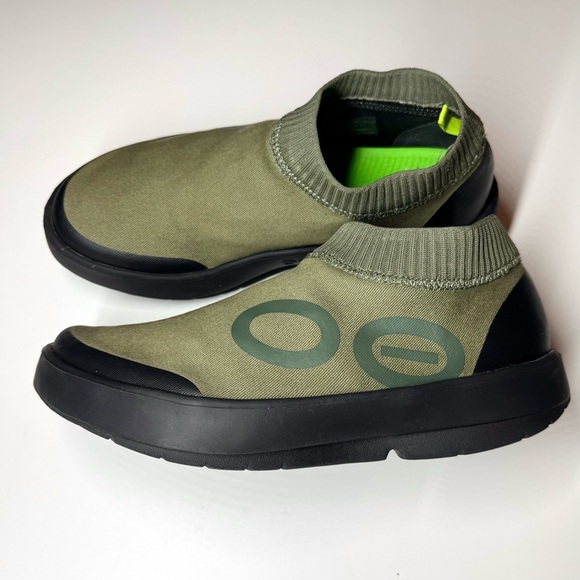OOFOS Mens OOmg eeZee Low Shoe Green/ Black Slip On Size- 10 - Picture 1 of 8